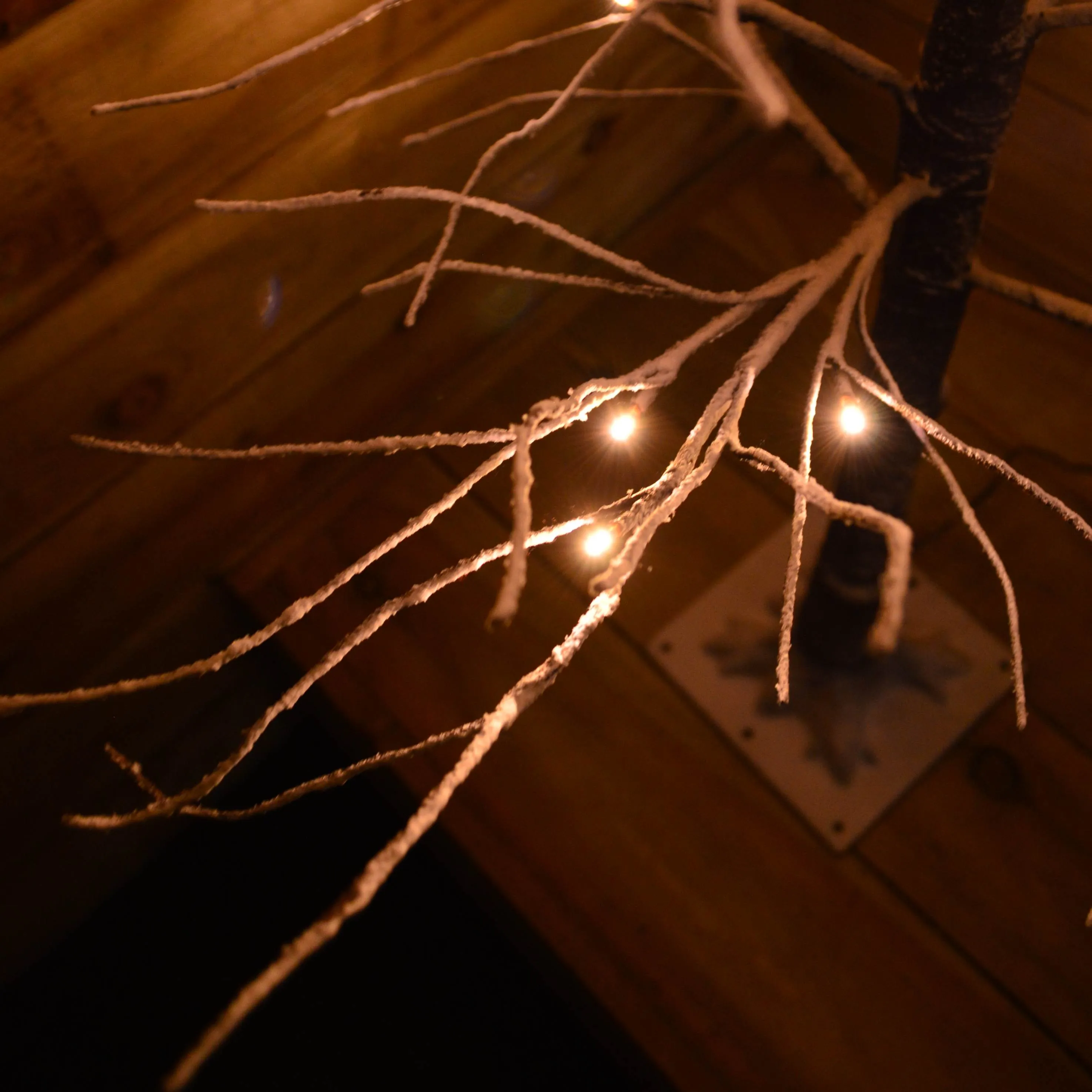 125cm Christmas LED Brown Lifelike Tree with Snow (48 Warm White LED Lights)