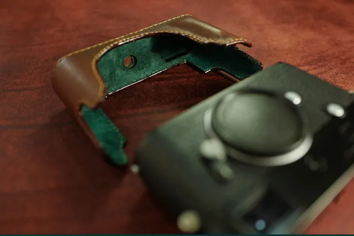 Arte di Mano Half Case for Leica M10 with Battery Access Door - Minerva Black with Black Stitching