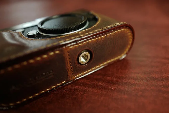 Arte di Mano Half Case for Leica M10 with Battery Access Door - Minerva Black with Black Stitching