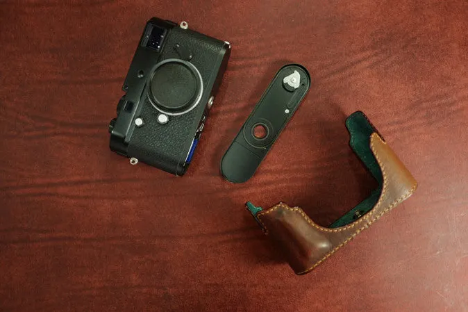 Arte di Mano Half Case for Leica M10 with Battery Access Door - Minerva Black with Black Stitching