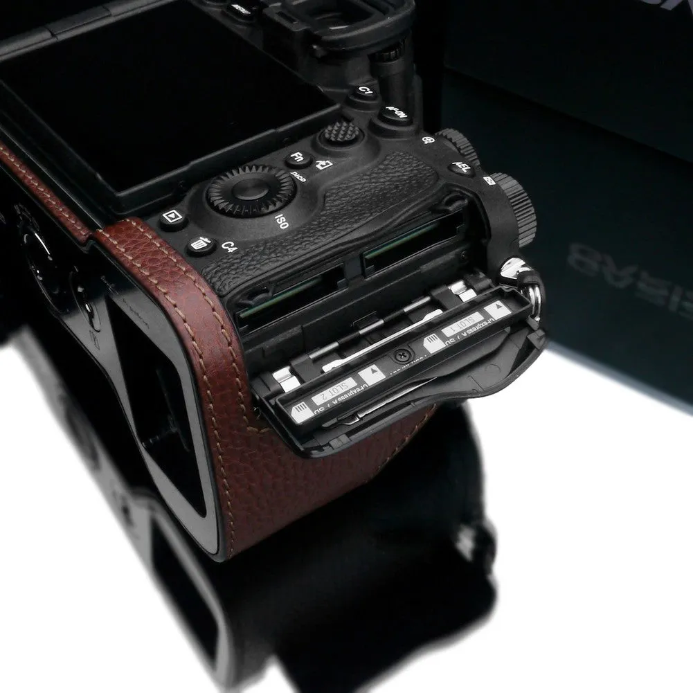 Gariz XS-CHA7RM5BR Half Leather Case for Sony A7RM5 / A7RV (Brown)